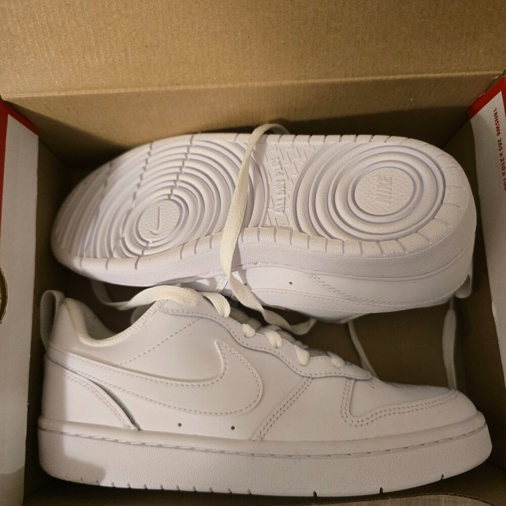 Nike court borough low